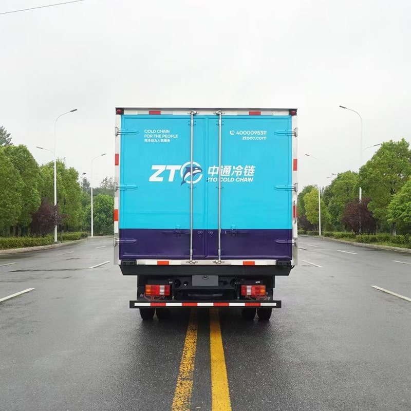 SINOTRUK HOWO 130hp 4*2 frozen meat refrigerated van SINOTRUK HOWO 130hp 4*2 frozen meat refrigerated van