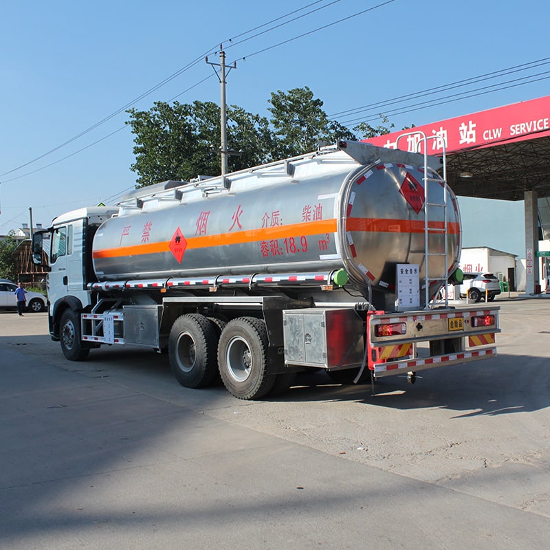 Camion-citerne à carburant HOWO en aluminium et acier au carbone 6*4 19 000 litres Camion-citerne à carburant HOWO en aluminium et acier au carbone 6*4 19 000 litres