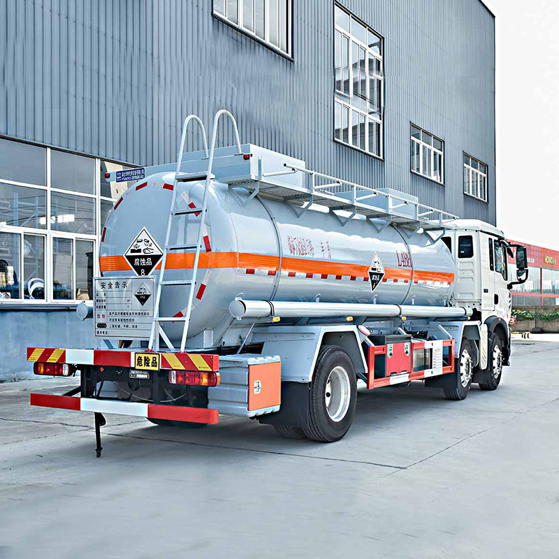 SINOTRUK 6*2 Химическая цистерна (нержавеющая сталь) на продажу SINOTRUK 6*2 Химическая цистерна (нержавеющая сталь) на продажу