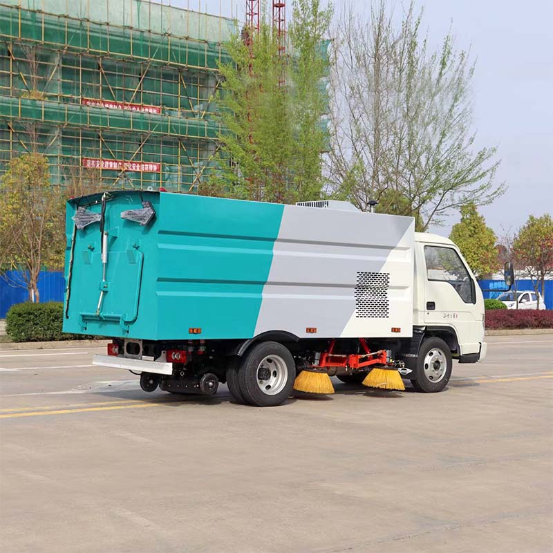 Подметально-уборочная машина Foton 4x2 с правым рулем Подметально-уборочная машина Foton 4x2 с правым рулем