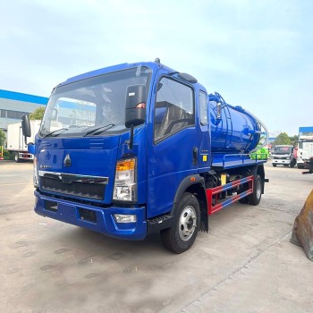 SINOTRUK 4*2 5 cubic vaccum fecal sewage suction truck