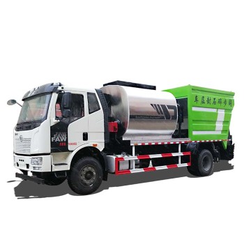 Faw 4x2 bitumen gravel synchronous spreader truck