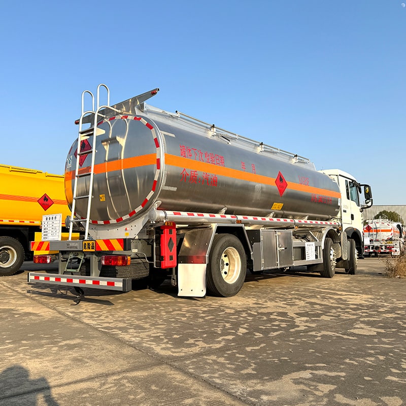 Camion de livraison diesel en alliage d'aluminium HOWO 25 000 litres Camion de livraison diesel en alliage d'aluminium HOWO 25 000 litres