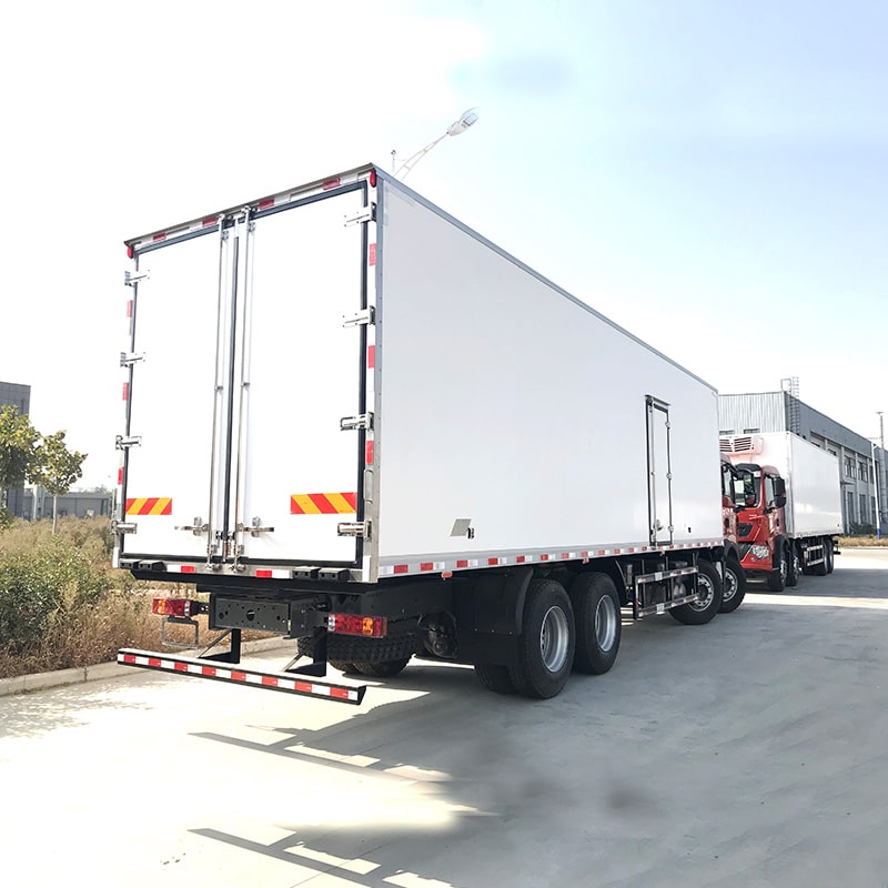Рефрижераторы SINOTRUK HOWO 8*4 большой вместимости 56м3 Рефрижераторы SINOTRUK HOWO 8*4 большой вместимости 56м3