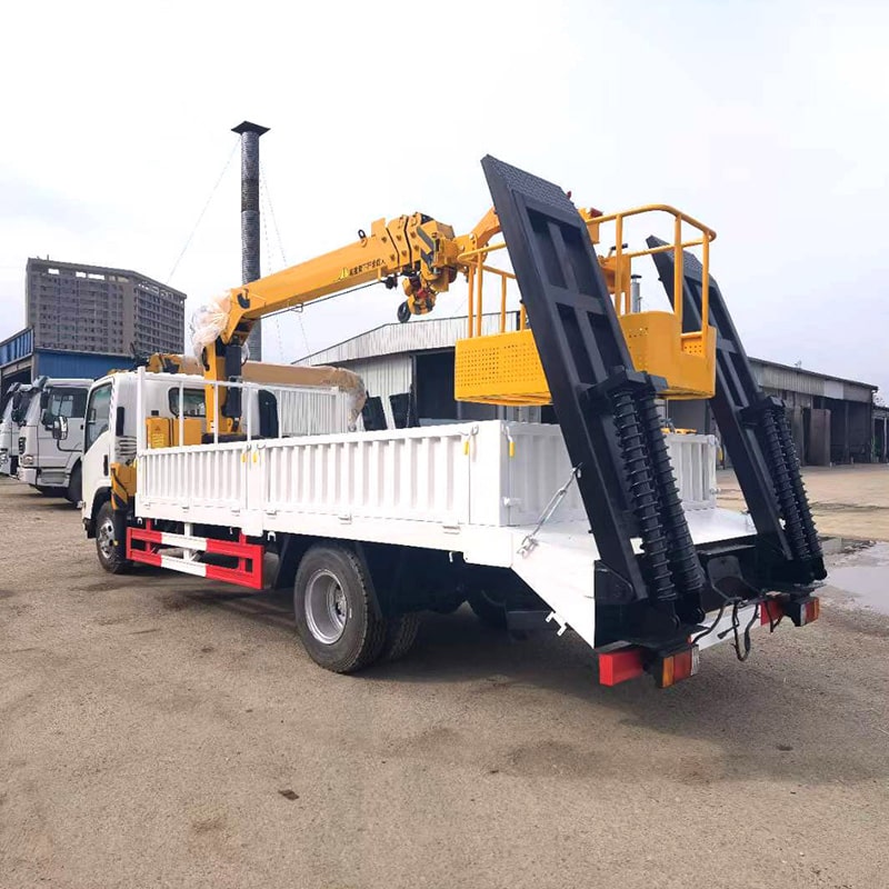 Grue montée sur camion cargo 4x2 de marque Isuzu 5 tonnes du Japon Grue montée sur camion cargo 4x2 de marque Isuzu 5 tonnes du Japon