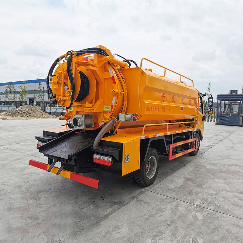 Ассенизационная машина Dongfeng 4*2 6000L Ассенизационная машина Dongfeng 4*2 6000L