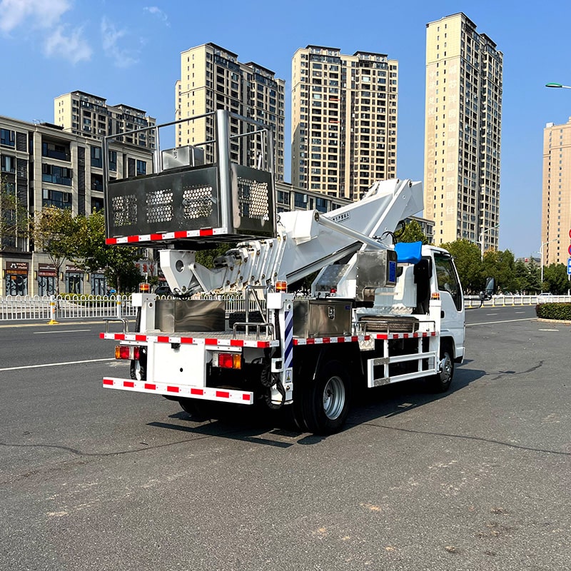 ISUZU 28 метровый подъемник для высотных работ ISUZU 28 метровый подъемник для высотных работ