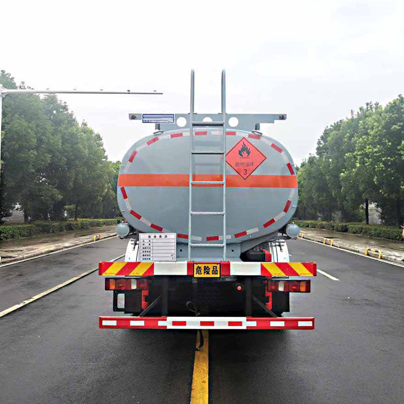 Sinotruk 18м3 грузовик для перевозки легковоспламеняющейся жидкости с керосином Sinotruk 18м3 грузовик для перевозки легковоспламеняющейся жидкости с керосином
