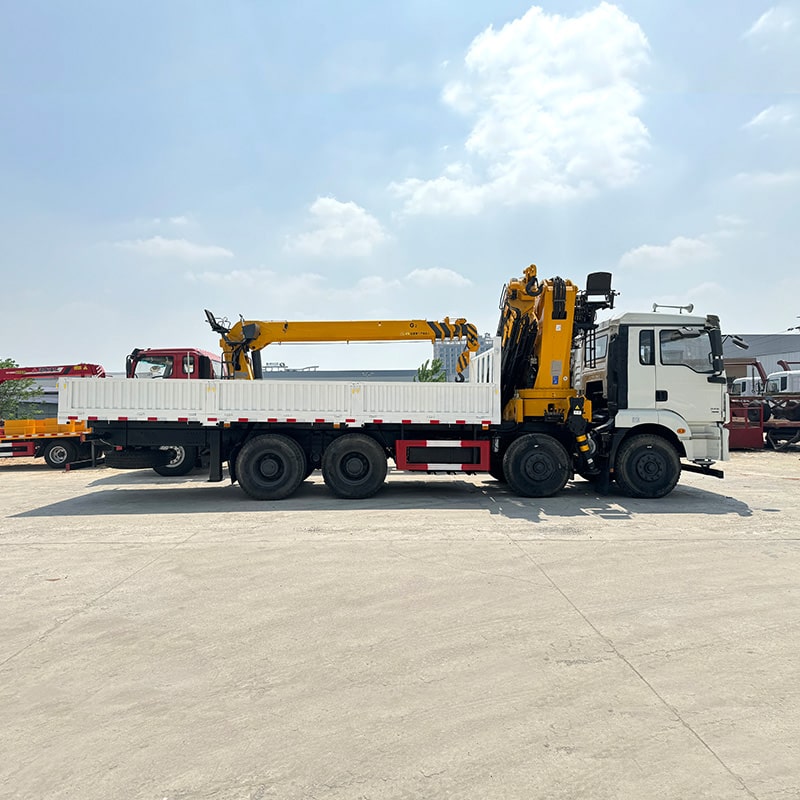 Shacman Heavy Duty 8x4 16-тонный складной кран-манипулятор Shacman Heavy Duty 8x4 16-тонный складной кран-манипулятор