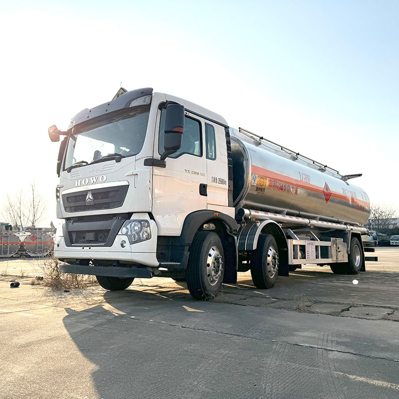 Camion de livraison diesel en alliage d'aluminium HOWO 25 000 litres Camion de livraison diesel en alliage d'aluminium HOWO 25 000 litres