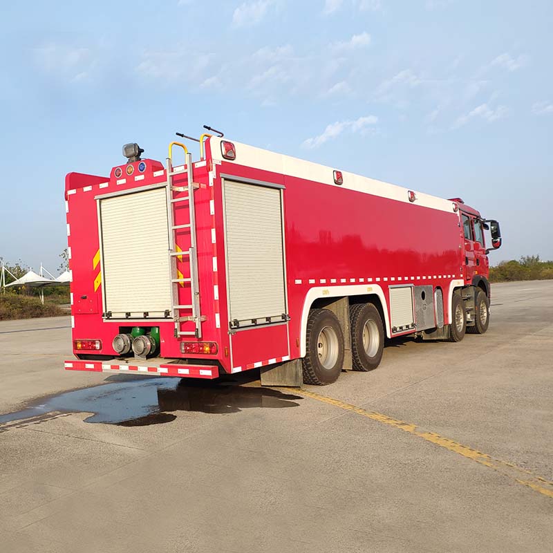 Camion de lutte contre l'incendie HOWO 8x4 25 tonnes à eau, mousse et poudre Camion de lutte contre l'incendie HOWO 8x4 25 tonnes à eau, mousse et poudre