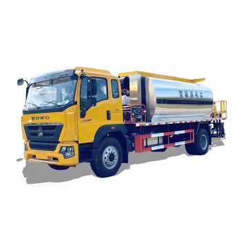 HOWO 13CBM automatic road asphalt distributor truck