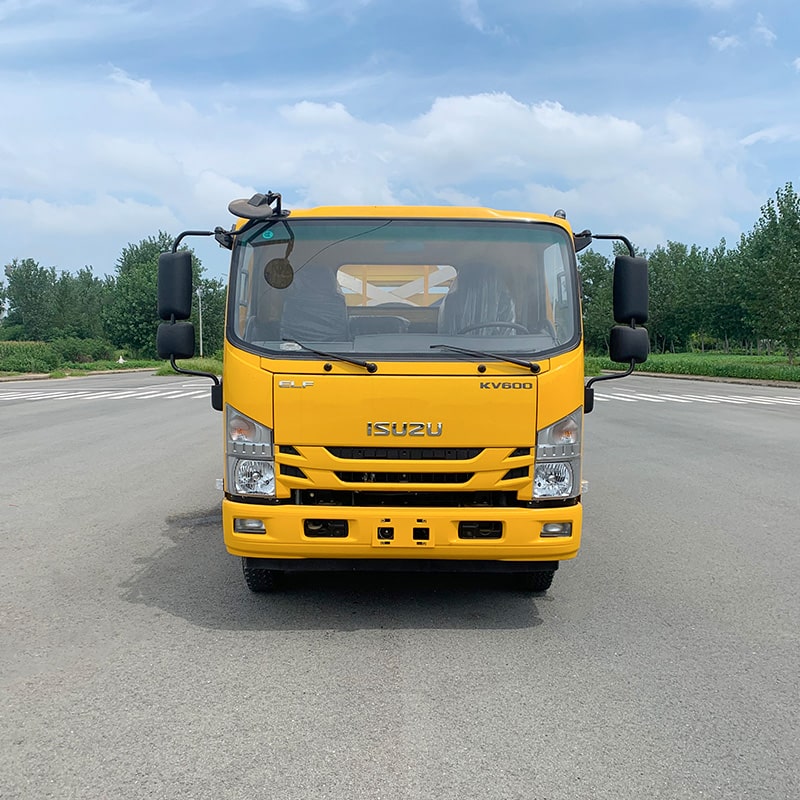Японский Isuzu 4*2 противоударный грузовик с буфером для предотвращения столкновений Японский Isuzu 4*2 противоударный грузовик с буфером для предотвращения столкновений