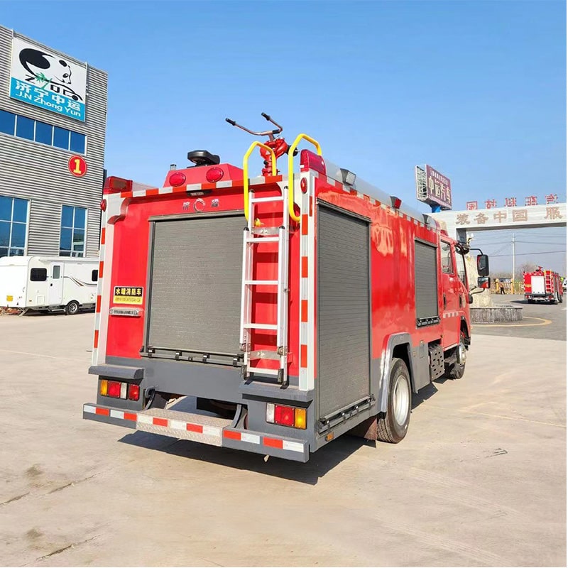 شاحنة إطفاء ISUZU 4*2 جديدة أو مستعملة 4cbm عالية الجودة شاحنة إطفاء ISUZU 4*2 جديدة أو مستعملة 4cbm عالية الجودة