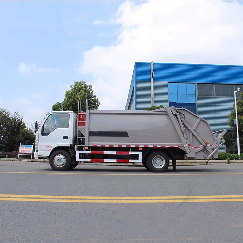 Camion à ordures compacteur ISUZU 5 m3 neuf ou d'occasion à vendre Camion à ordures compacteur ISUZU 5 m3 neuf ou d'occasion à vendre