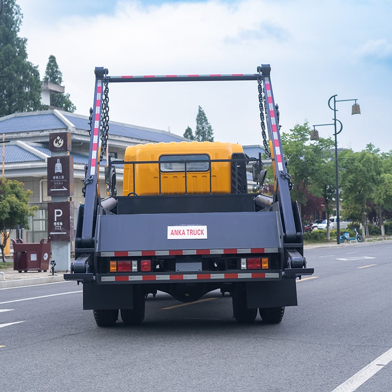 شاحنة نقل النفايات ذات الذراع المتأرجحة من طراز Sinotruk 7CBM شاحنة نقل النفايات ذات الذراع المتأرجحة من طراز Sinotruk 7CBM