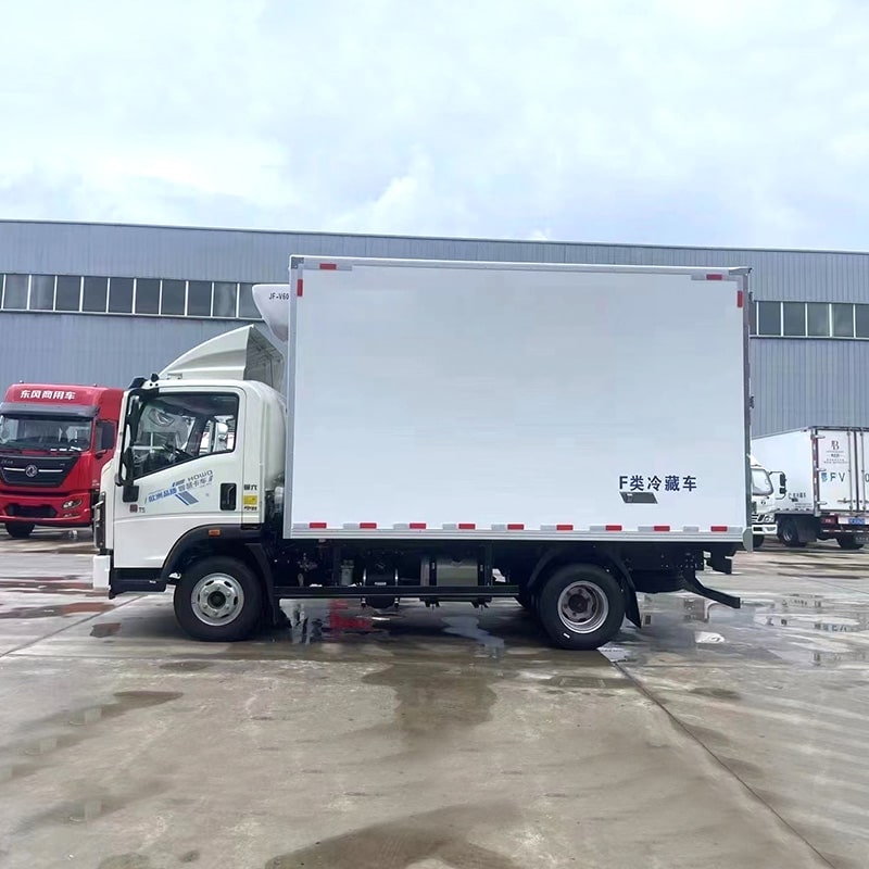 SINOTRUK HOWO 4*2 23m3 right hand drive refrigerator truck SINOTRUK HOWO 4*2 23m3 right hand drive refrigerator truck