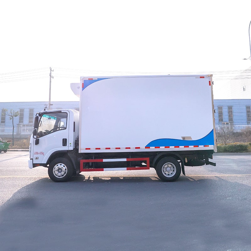 Совершенно новый 18м3 Isuzu рефрижератор с правым рулем Совершенно новый 18м3 Isuzu рефрижератор с правым рулем