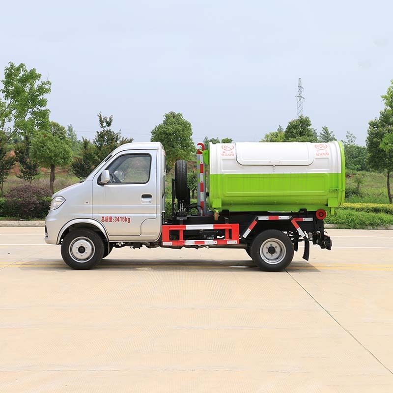 Мусоровоз с крюковым подъемником Dongfeng с объемом 3 куб. м. Мусоровоз с крюковым подъемником Dongfeng с объемом 3 куб. м.