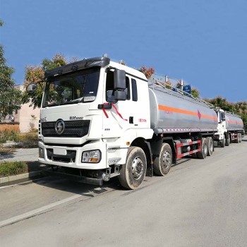 Camion citerne à mazout Shacman 8X4 30000L