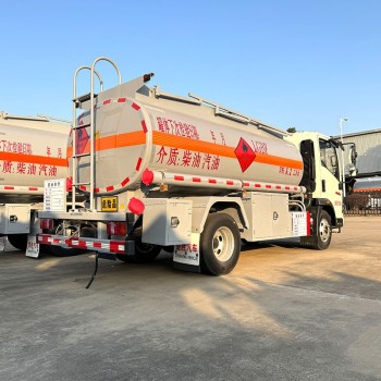 HOWO 4*2 5 тонн небольшой топливозаправщик для дизельного топлива