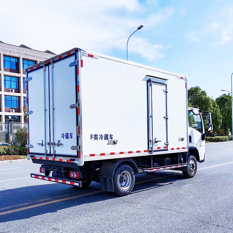 Shacman 4X2 4.2m Refrigerated Truck for Transporting Meat Shacman 4X2 4.2m Refrigerated Truck for Transporting Meat