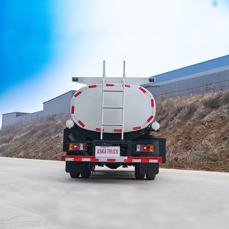 Camion-citerne à carburant ISUZU 5000L Camion-citerne à carburant ISUZU 5000L