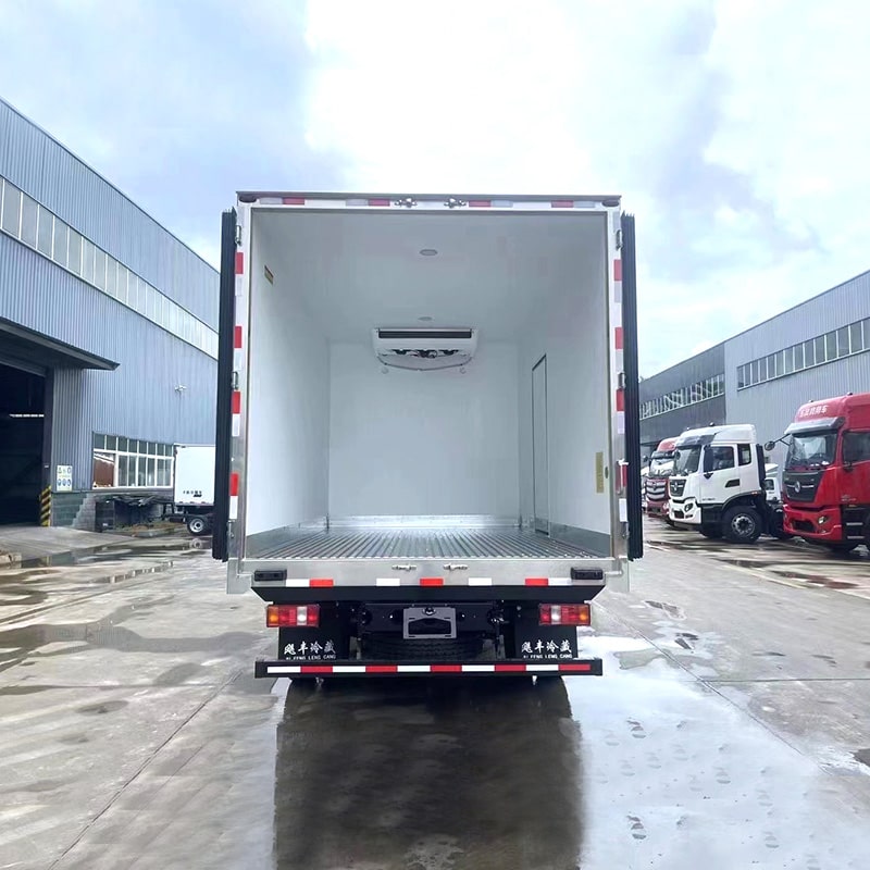 SINOTRUK HOWO 4*2 23m3 right hand drive refrigerator truck SINOTRUK HOWO 4*2 23m3 right hand drive refrigerator truck
