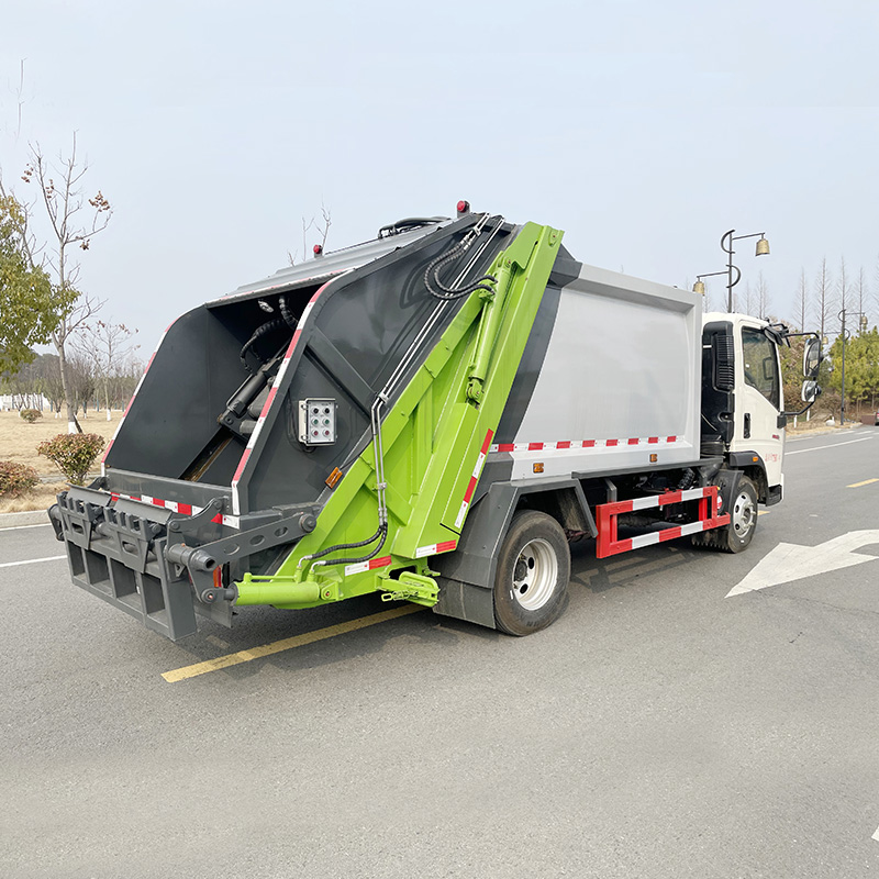 Camion à ordures compressé pour assainissement SINOTRUK HOWO 4*2 Camion à ordures compressé pour assainissement SINOTRUK HOWO 4*2