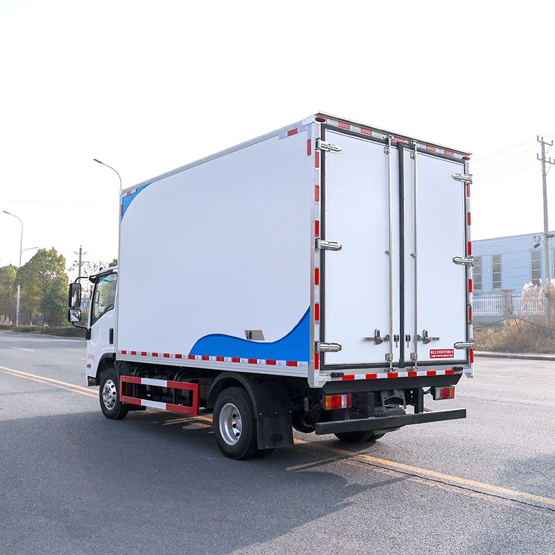 Совершенно новый 18м3 Isuzu рефрижератор с правым рулем Совершенно новый 18м3 Isuzu рефрижератор с правым рулем