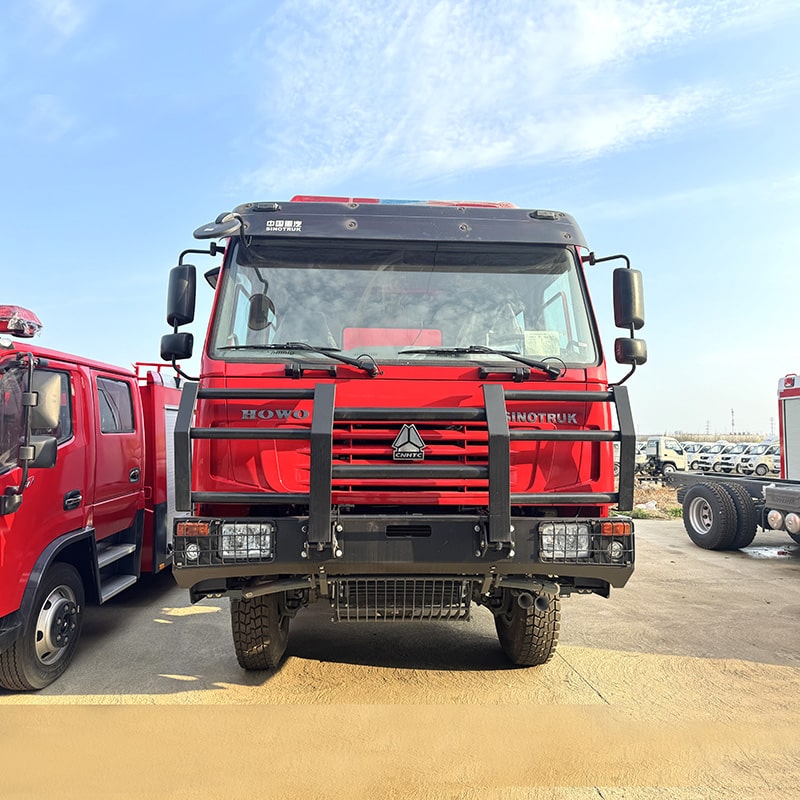 شاحنة إطفاء HOWO 4*4 جديدة أو مستعملة 8cbm مركبة متخصصة شاحنة إطفاء HOWO 4*4 جديدة أو مستعملة 8cbm مركبة متخصصة