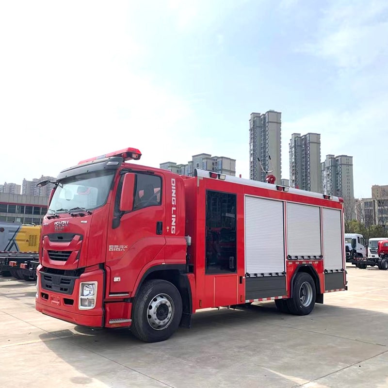 شاحنة إطفاء حرائق ISUZU 4*2 جديدة أو مستعملة بخزان مياه 8 متر مكعب شاحنة إطفاء حرائق ISUZU 4*2 جديدة أو مستعملة بخزان مياه 8 متر مكعب