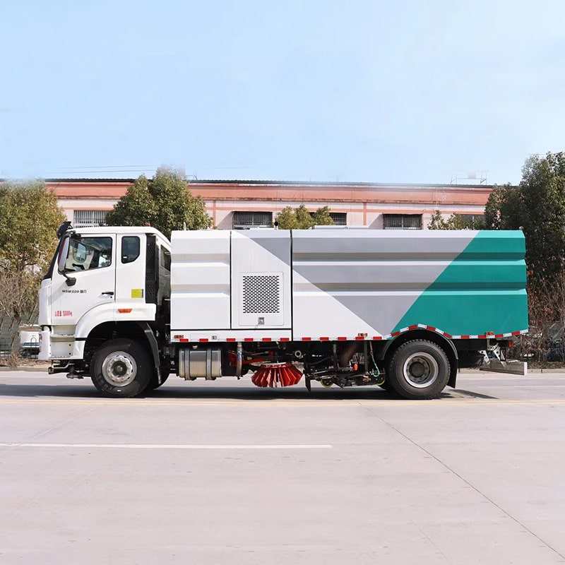 SINOTRUK 4*2 new or used price of road sweeper truck SINOTRUK 4*2 new or used price of road sweeper truck