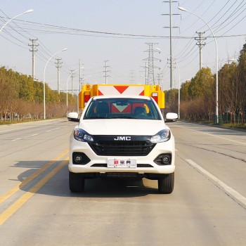 شاحنة بيك اب JMC 70K مزودة بمانع تصادم