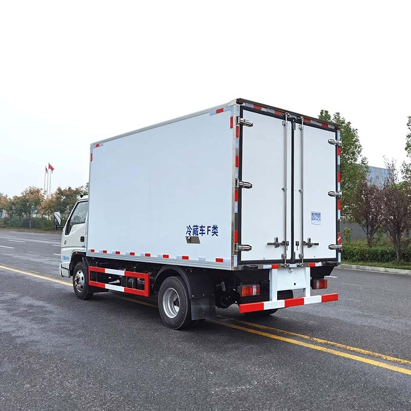 شاحنة JMC 4X2 ذات صندوق تجميد وشاحنات مبردة شاحنة JMC 4X2 ذات صندوق تجميد وشاحنات مبردة
