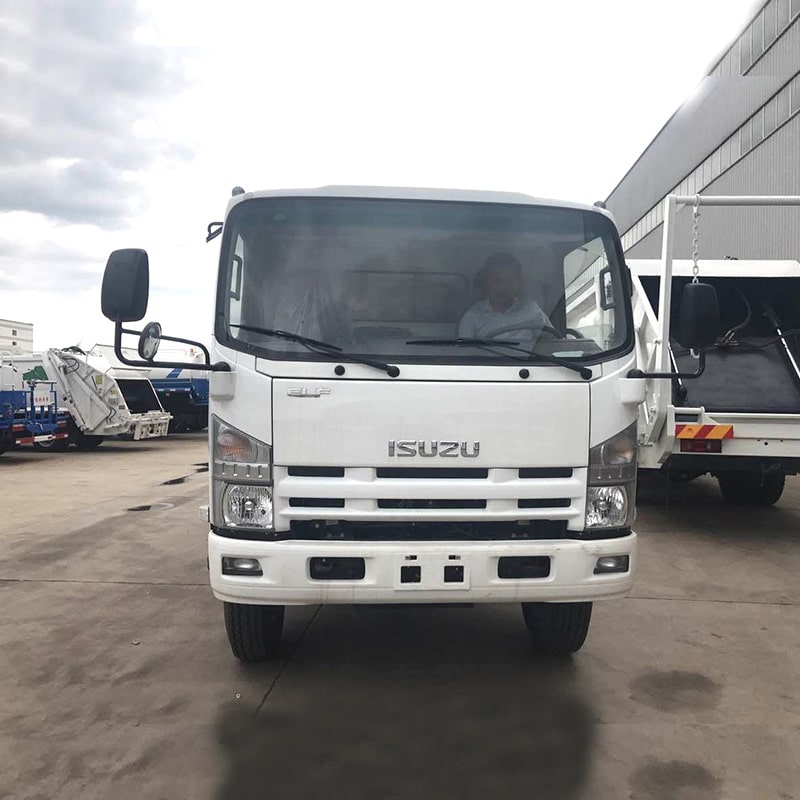 شاحنة التخلص من النفايات ذات التحميل الخلفي من طراز ISUZU ELF 8CBM 4x2 شاحنة التخلص من النفايات ذات التحميل الخلفي من طراز ISUZU ELF 8CBM 4x2