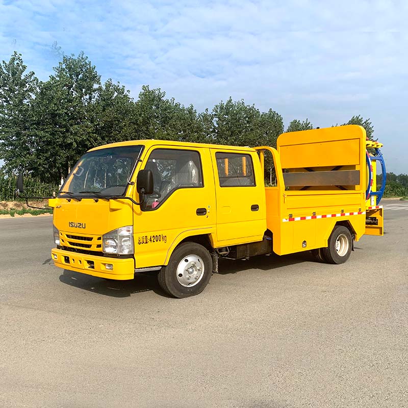 Японский Isuzu 4*2 двухрядный буферный грузовик для предотвращения столкновений Японский Isuzu 4*2 двухрядный буферный грузовик для предотвращения столкновений