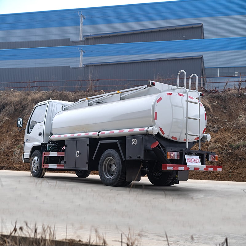 Camion-citerne à carburant ISUZU 5000L Camion-citerne à carburant ISUZU 5000L