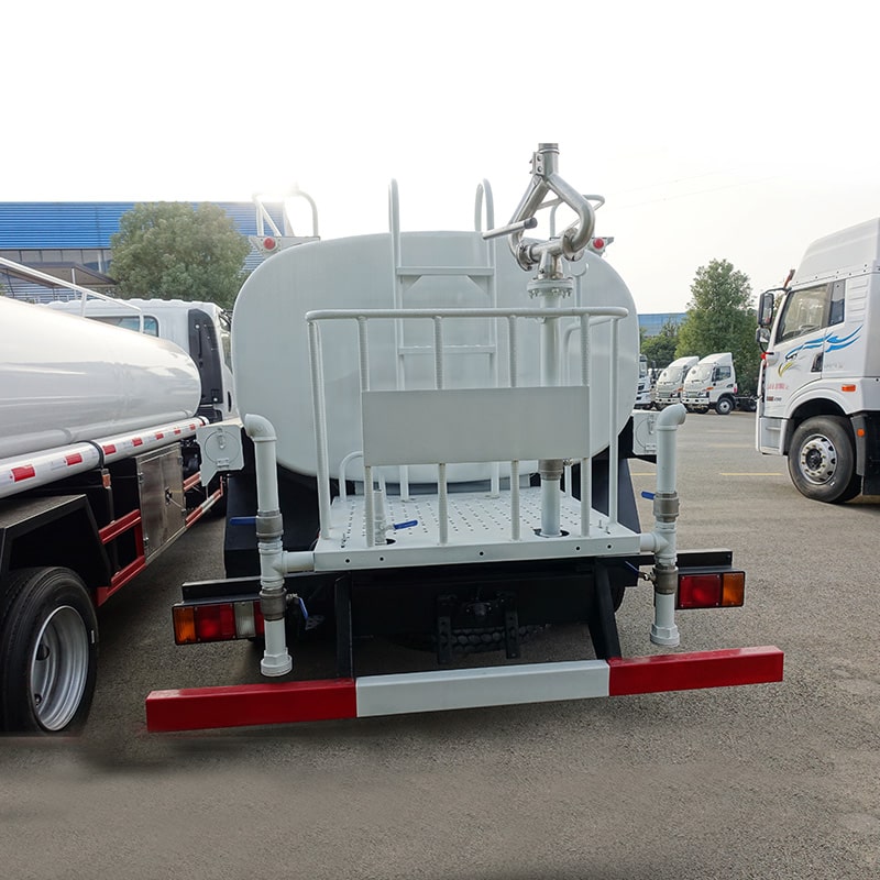 JAPAN 4*2 watering cart isuzu water tank truck JAPAN 4*2 watering cart isuzu water tank truck