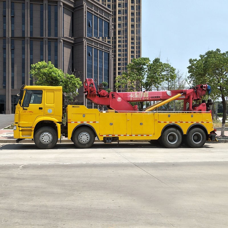 SINOTRUK 80 ton dragging towing heavy duty wrecker truck SINOTRUK 80 ton dragging towing heavy duty wrecker truck