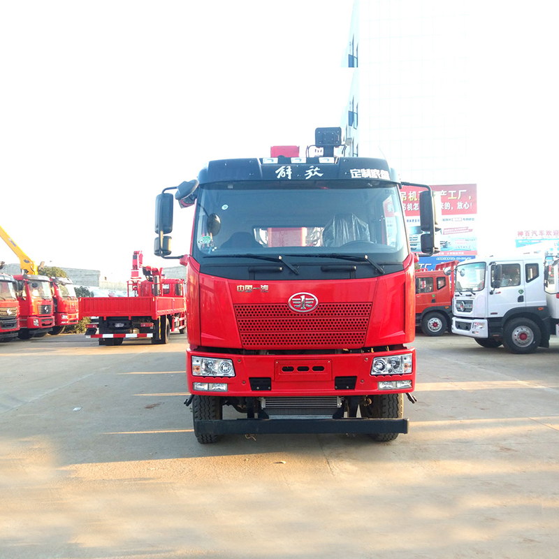 FAW 8x4 8 тонн телескопическая стрела автомобильный кран FAW 8x4 8 тонн телескопическая стрела автомобильный кран