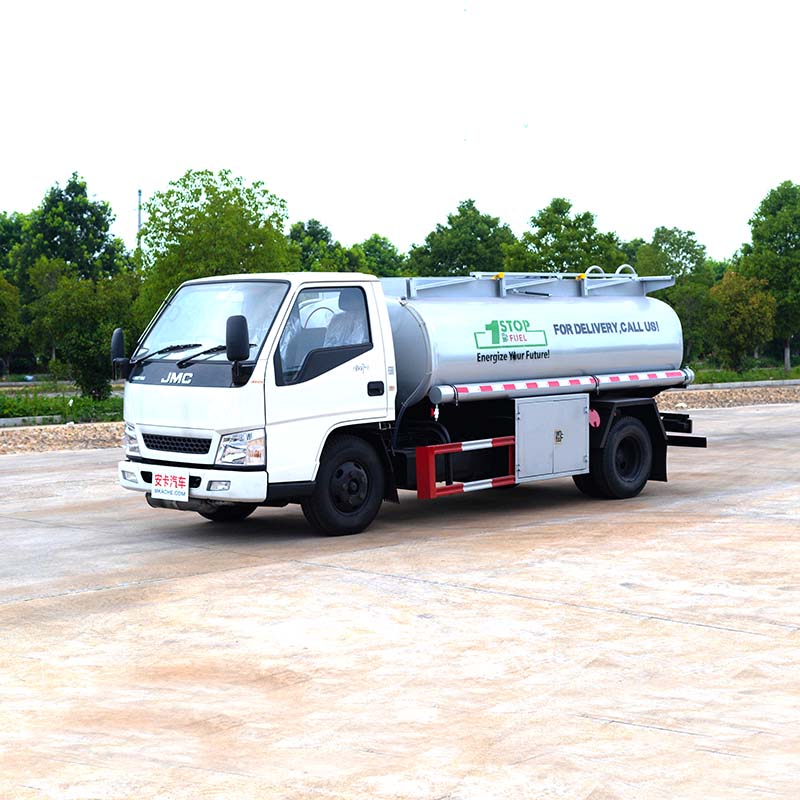 Camion-citerne à carburant JMC 5000L Camion-citerne à carburant JMC 5000L