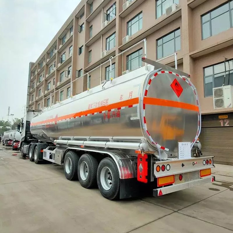 3 Axles 46000L Water Edible Cooking Oil Delivery Tank 3 Axles 46000L Water Edible Cooking Oil Delivery Tank