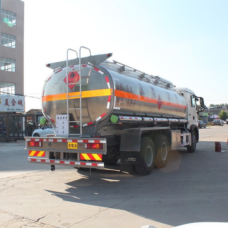 Camion-citerne à carburant HOWO en aluminium et acier au carbone 6*4 19 000 litres Camion-citerne à carburant HOWO en aluminium et acier au carbone 6*4 19 000 litres