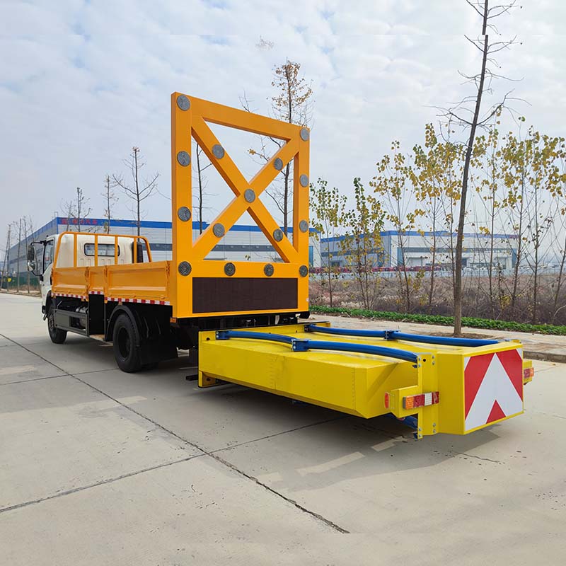 HOWO горячая продажа 100K 4*2 автомобильный буферный грузовик для предотвращения столкновений HOWO горячая продажа 100K 4*2 автомобильный буферный грузовик для предотвращения столкновений
