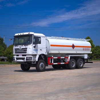 Camion citerne à mazout Shacman 6x6 25 000 litres