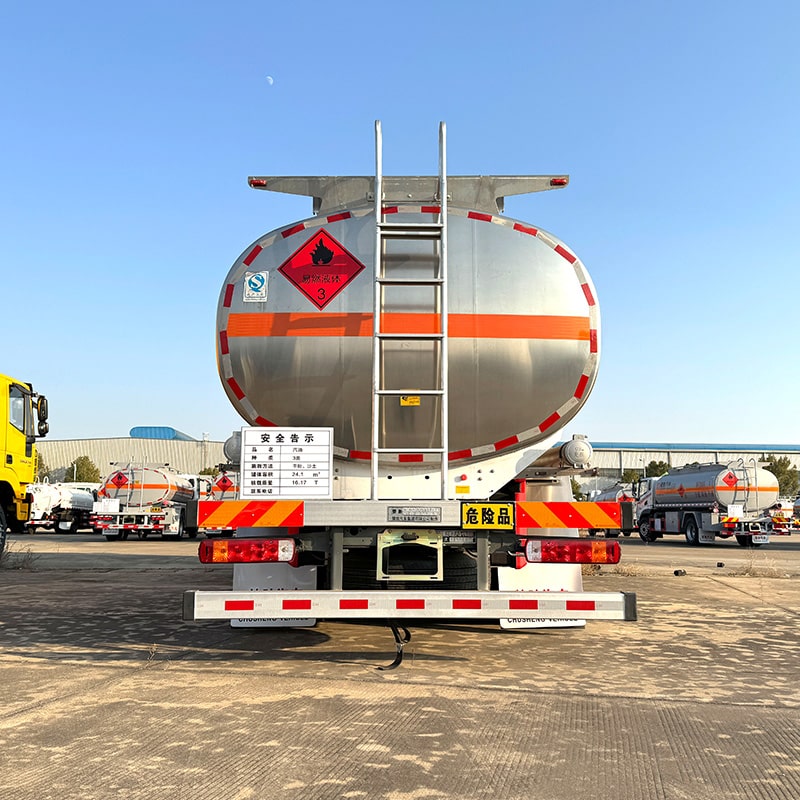 Camion de livraison diesel en alliage d'aluminium HOWO 25 000 litres Camion de livraison diesel en alliage d'aluminium HOWO 25 000 litres