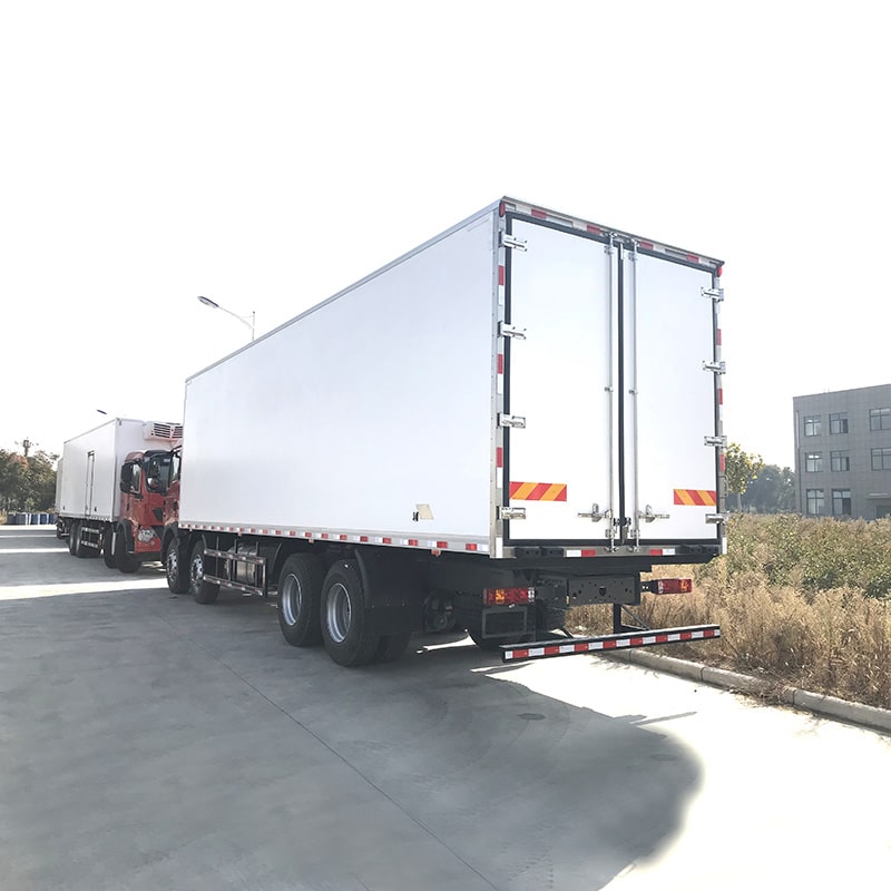 Рефрижераторы SINOTRUK HOWO 8*4 большой вместимости 56м3 Рефрижераторы SINOTRUK HOWO 8*4 большой вместимости 56м3