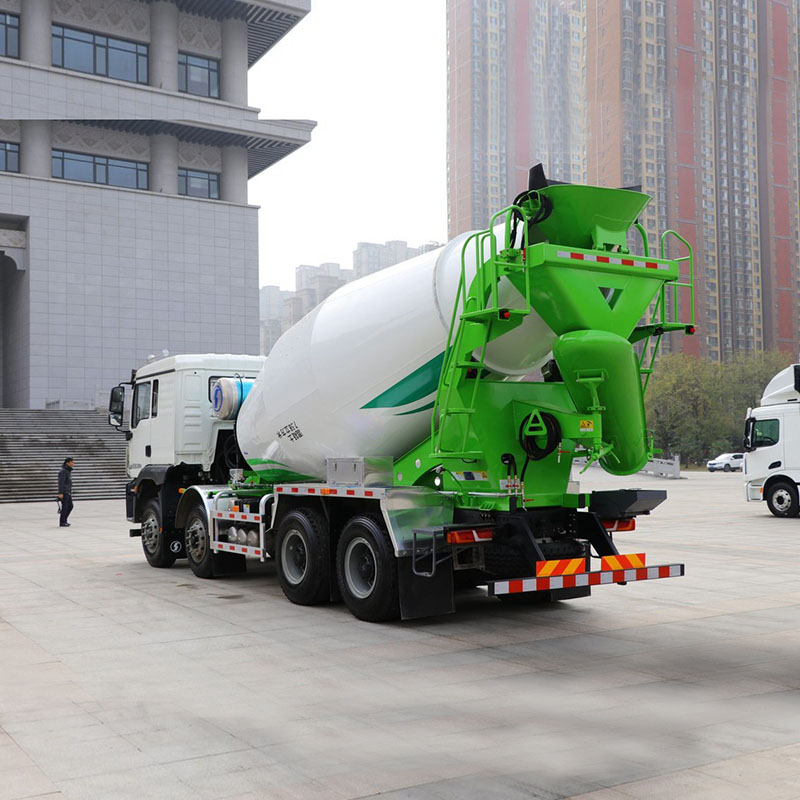 Camion malaxeur à béton SHACMAN 8*4 de 8 m3 Camion malaxeur à béton SHACMAN 8*4 de 8 m3