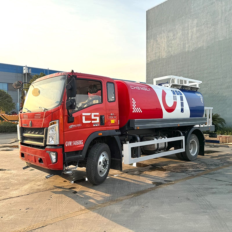 Цена поливочной тележки SINOTRUK HOWO 9000 литров 2400 галлонов Цена поливочной тележки SINOTRUK HOWO 9000 литров 2400 галлонов